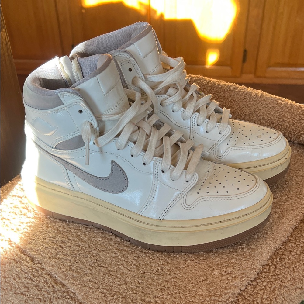 8.5 Nike Air neutral hightop zipper sneakers